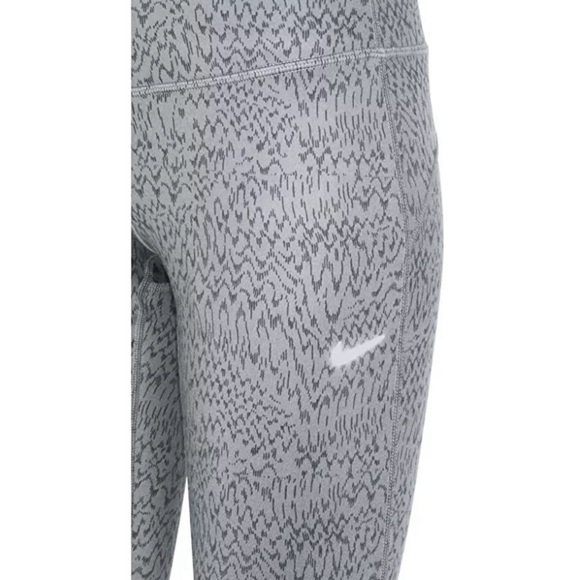 nike women’s dri-fit epic run capri tights - Picture 3 of 9